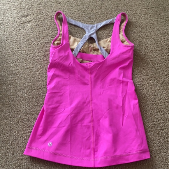 Lululemon workout tank - Picture 2 of 2